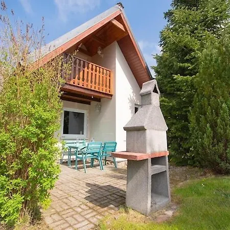 Spacious And Comfortable Homes With Pool 別荘