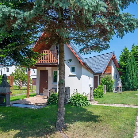 Spacious And Comfortable Homes With Pool 別荘 *