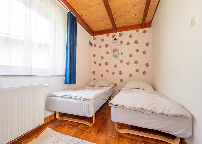 Spacious And Comfortable Homes With Pool *